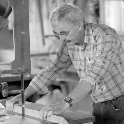 Markus Lehmann in der Wekstatt der Kobesen