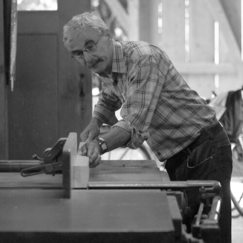 Markus Lehmann in der Wekstatt der Kobesen