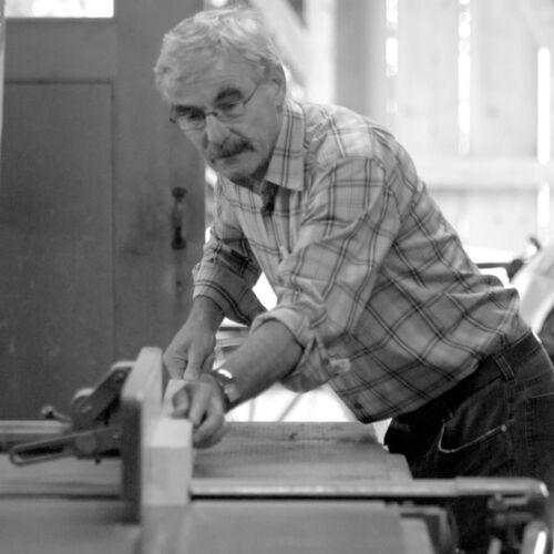 Markus Lehmann in der Wekstatt der Kobesen