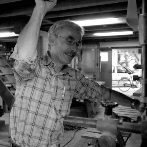 Markus Lehmann in der Wekstatt der Kobesen