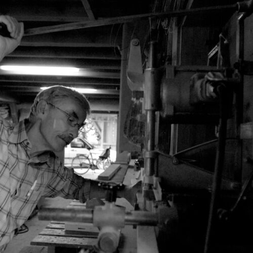 Markus Lehmann in der Wekstatt der Kobesen