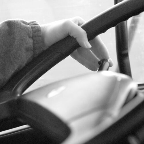 Maja Voser beim Kiestransport.