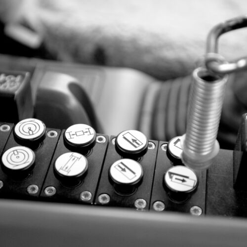 Maja Voser beim Kiestransport.