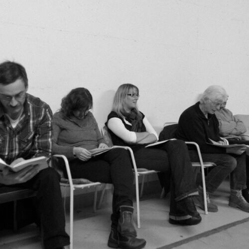 Die Probe der Theatergruppe des Musikvereines Niederhelfenschwil an der Arbeit.