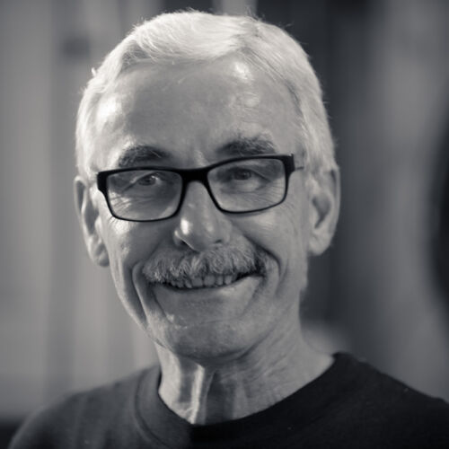 Besucher an der Ausstellung in der Kobesen.