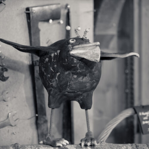 Besucher an der Ausstellung in der Kobesen.