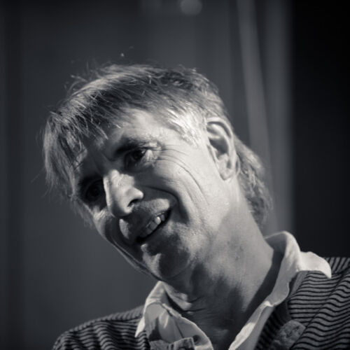 Besucher an der Ausstellung in der Kobesen.