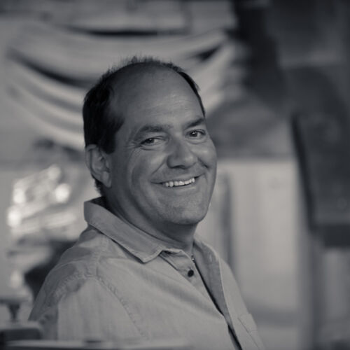 Besucher an der Ausstellung in der Kobesen.