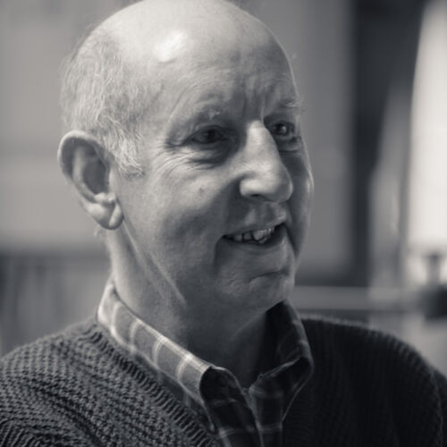 Besucher an der Ausstellung in der Kobesen.