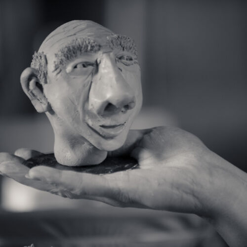 Besucher an der Ausstellung in der Kobesen.