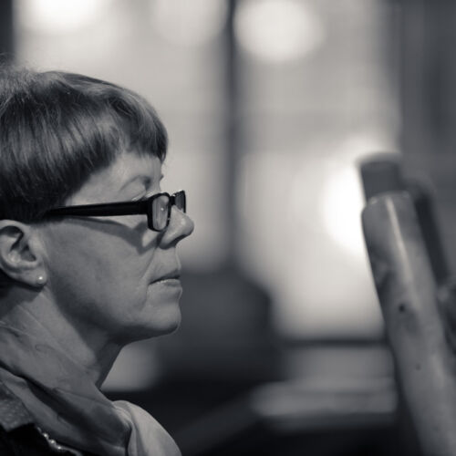 Besucher an der Ausstellung in der Kobesen.