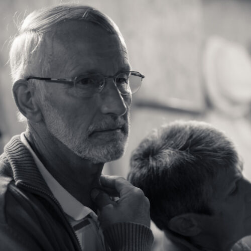 Besucher an der Ausstellung in der Kobesen.