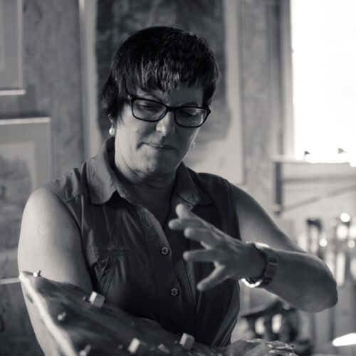 Besucher an der Ausstellung in der Kobesen.